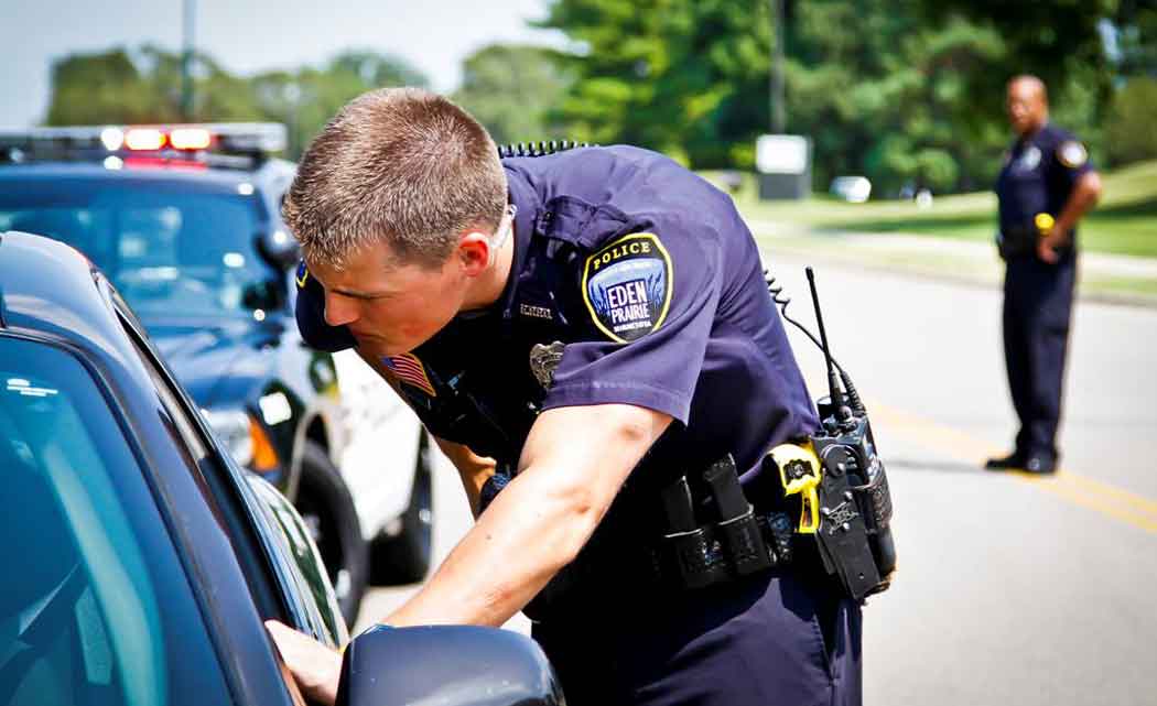 kierowca zatrzymany przez policjanta